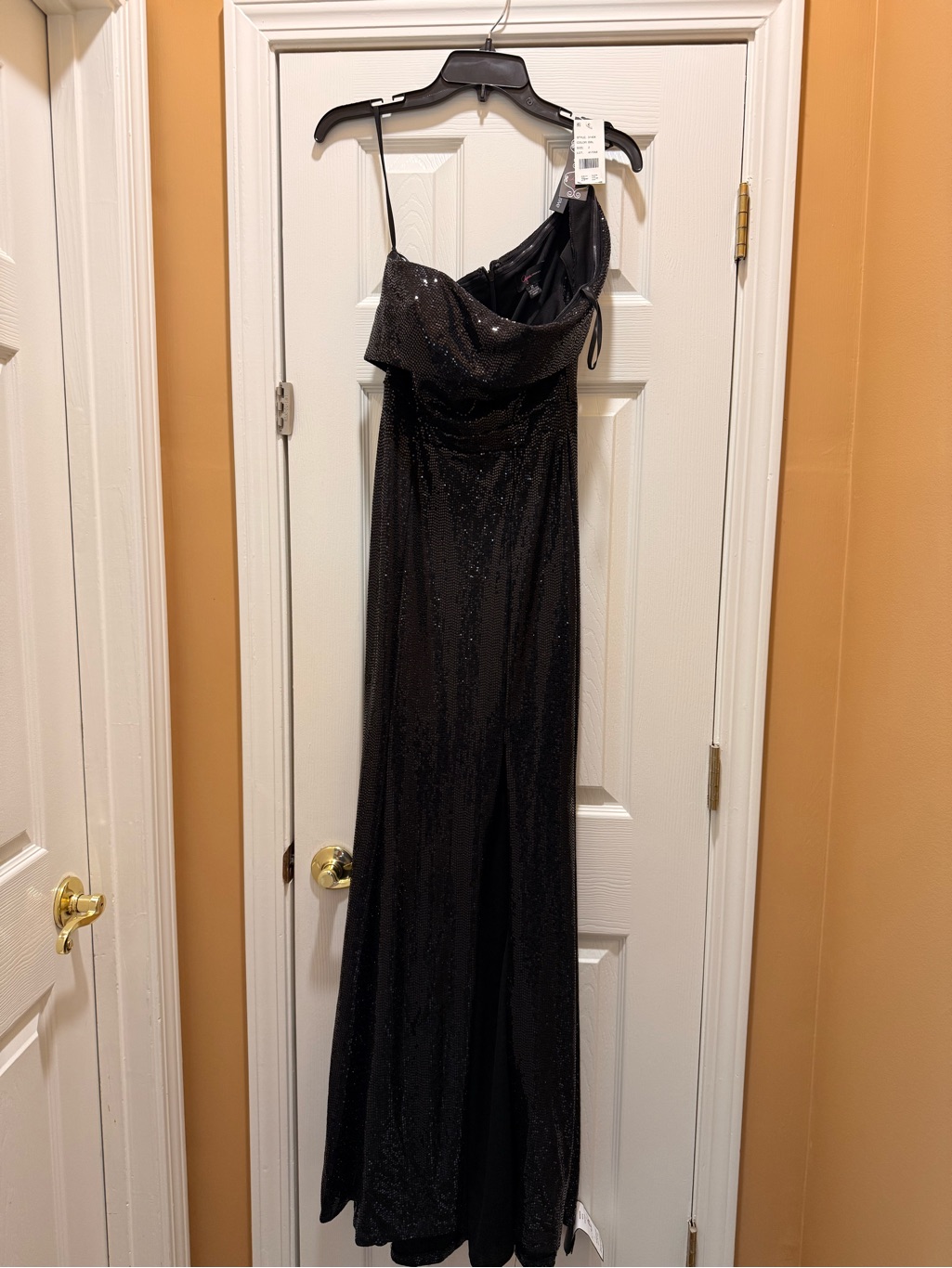 Aqua By Bloomingdale’s Black Shimmer One-Shoulder Formal Gown Size 2 Nwt